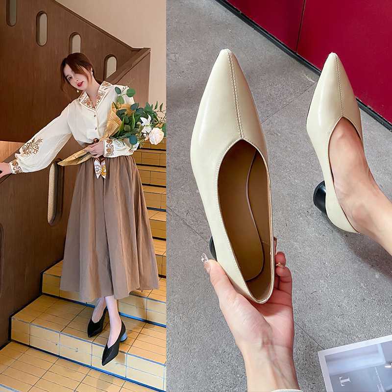 Cowhide Single Shoes, Small Pointed Toe V-Neck Flat Thick Heel French Grandma Shoes