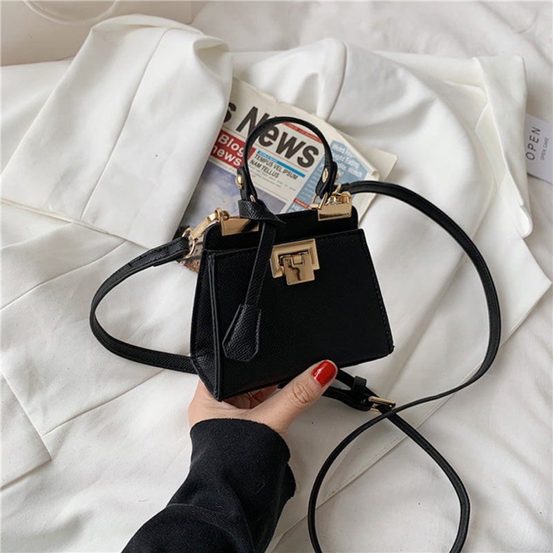 The New Korean Version Of The Mini Small Female Bag Buckle Lock Tide Net Celebrity Oceanic Messenger Bag Single-Shoulder Small Square Bag