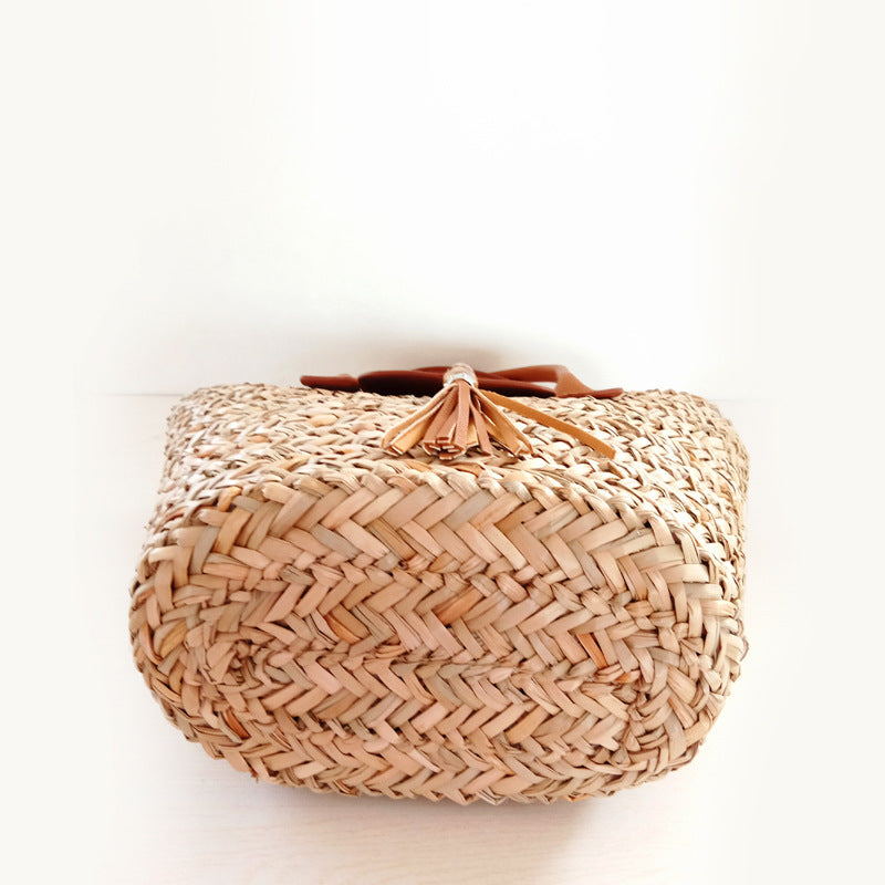 Summer New Style Small Art Handmade Straw Beach Woven Tassel Bucket Female Bag