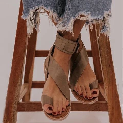 Flat-bottomed Open-toe Buckle Sandals