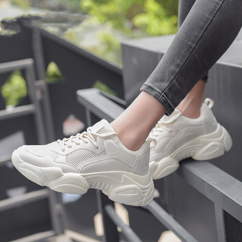 Studentersko med tyk sål, høje casual rød-hvide sneakers