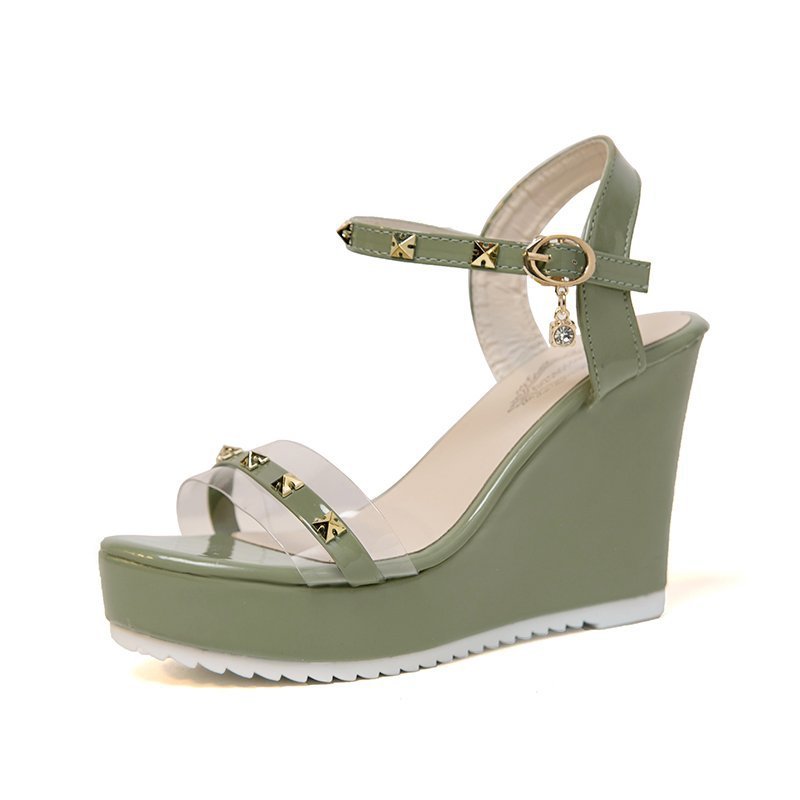 Rivet Spot Low-top One-word Buckle Sandals
