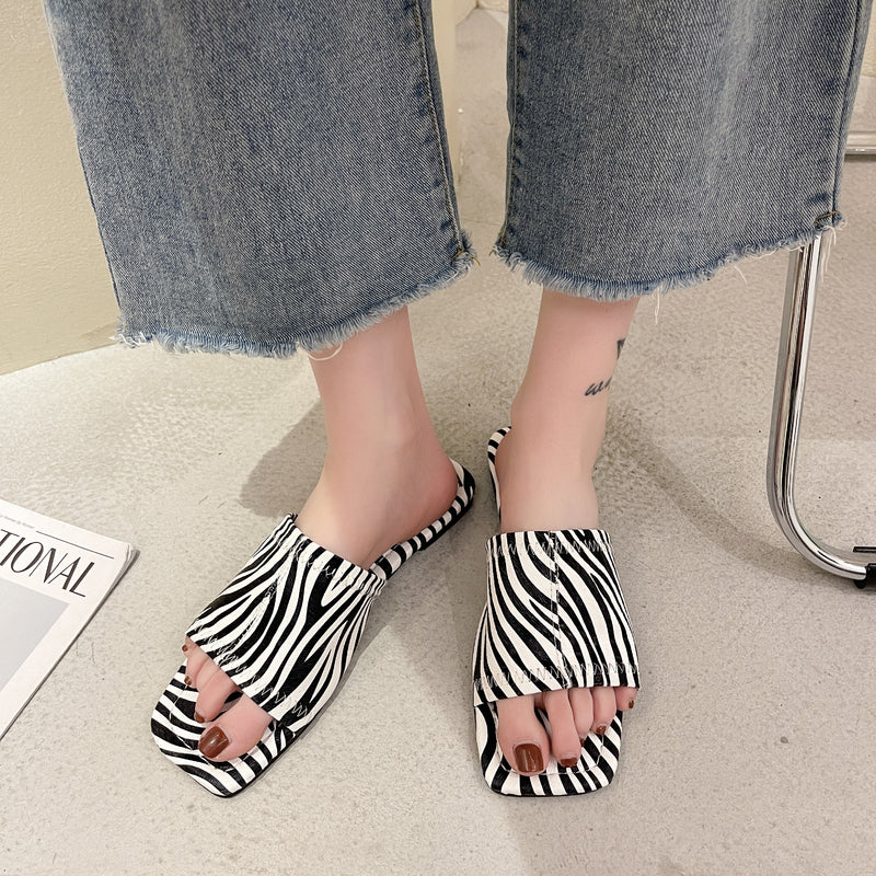 Season's New Niche Square Head Flat Beach Sandals By The Sea