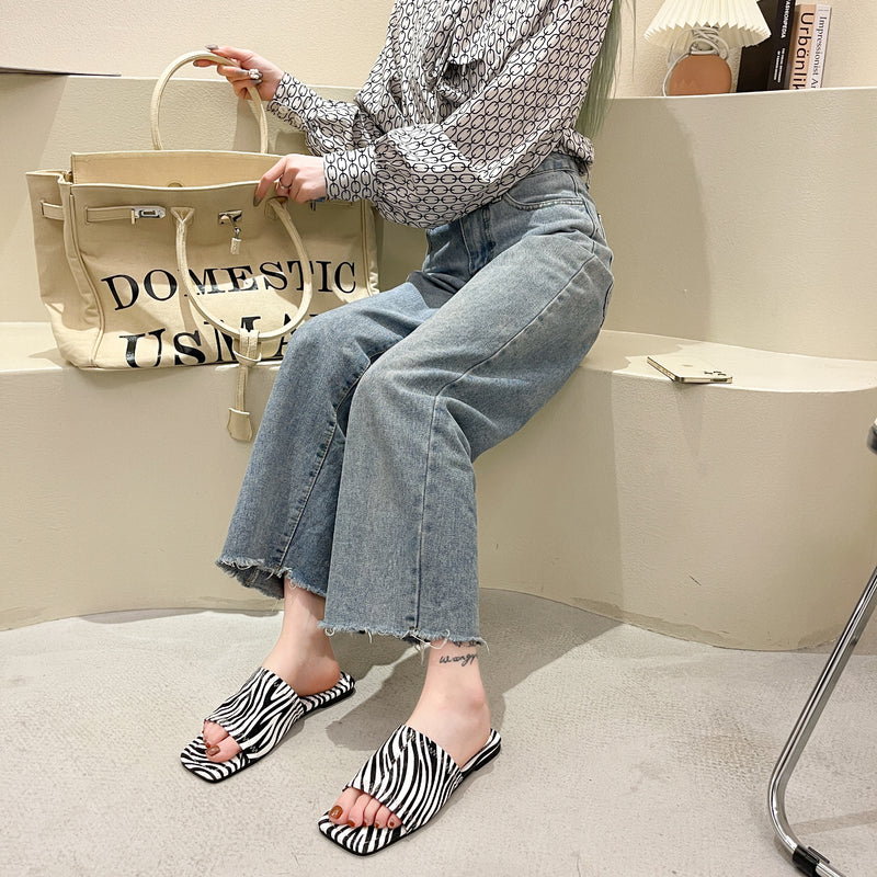 Season's New Niche Square Head Flat Beach Sandals By The Sea