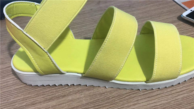 Damesandaler med flade såler og tykke såler
