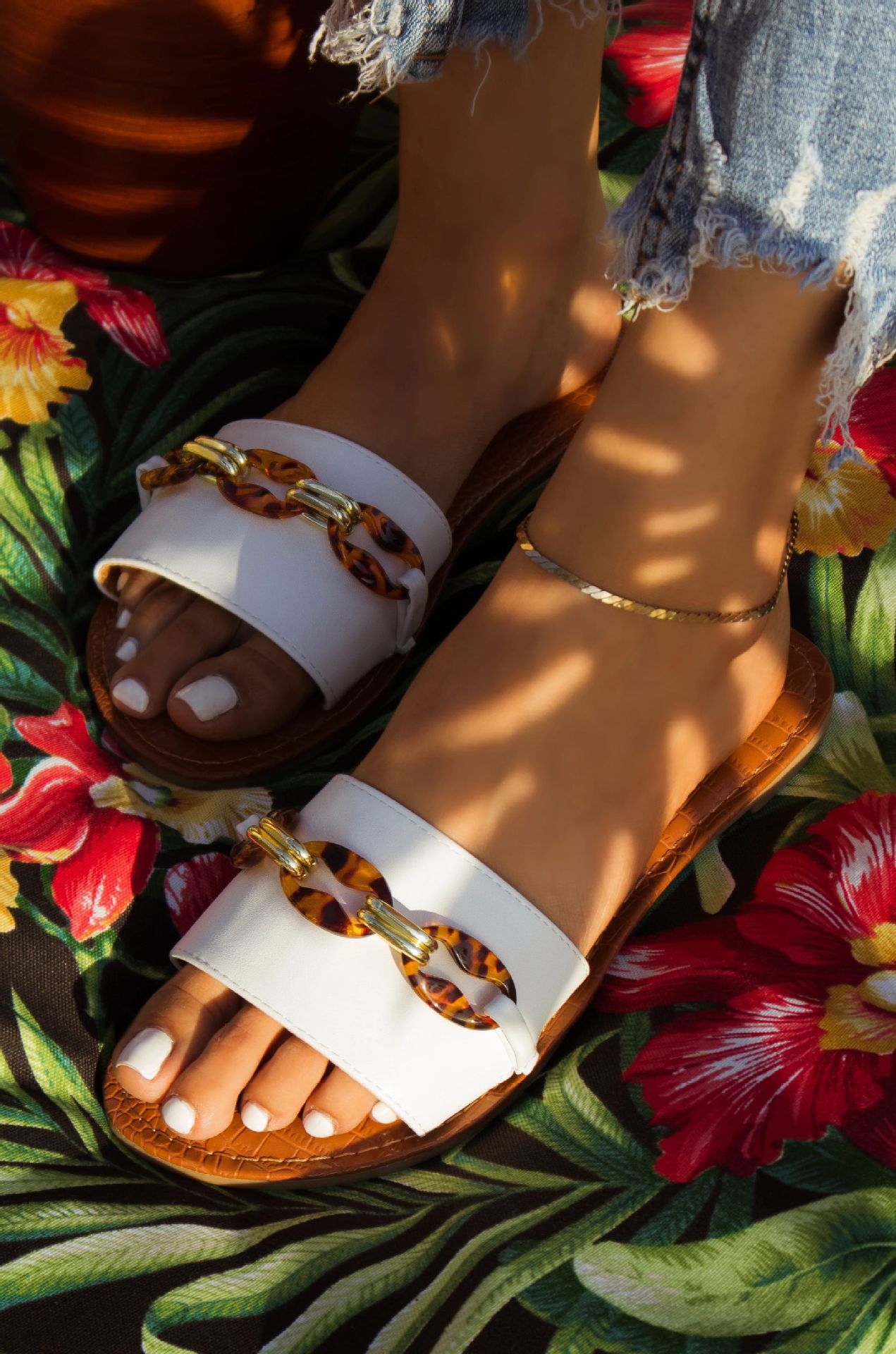 Ladies Comfortable Flat Transparent Outdoor Slippers