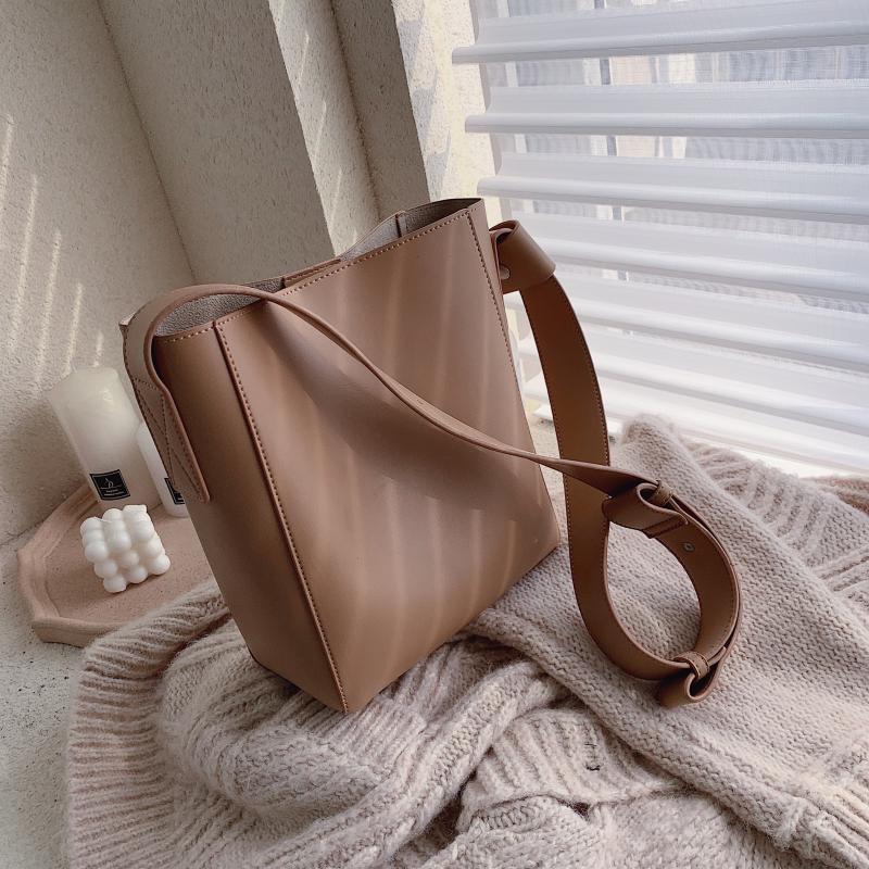 Large-capacity Shoulder  Winter Wild Retro Simple Messenger Tote Bag
