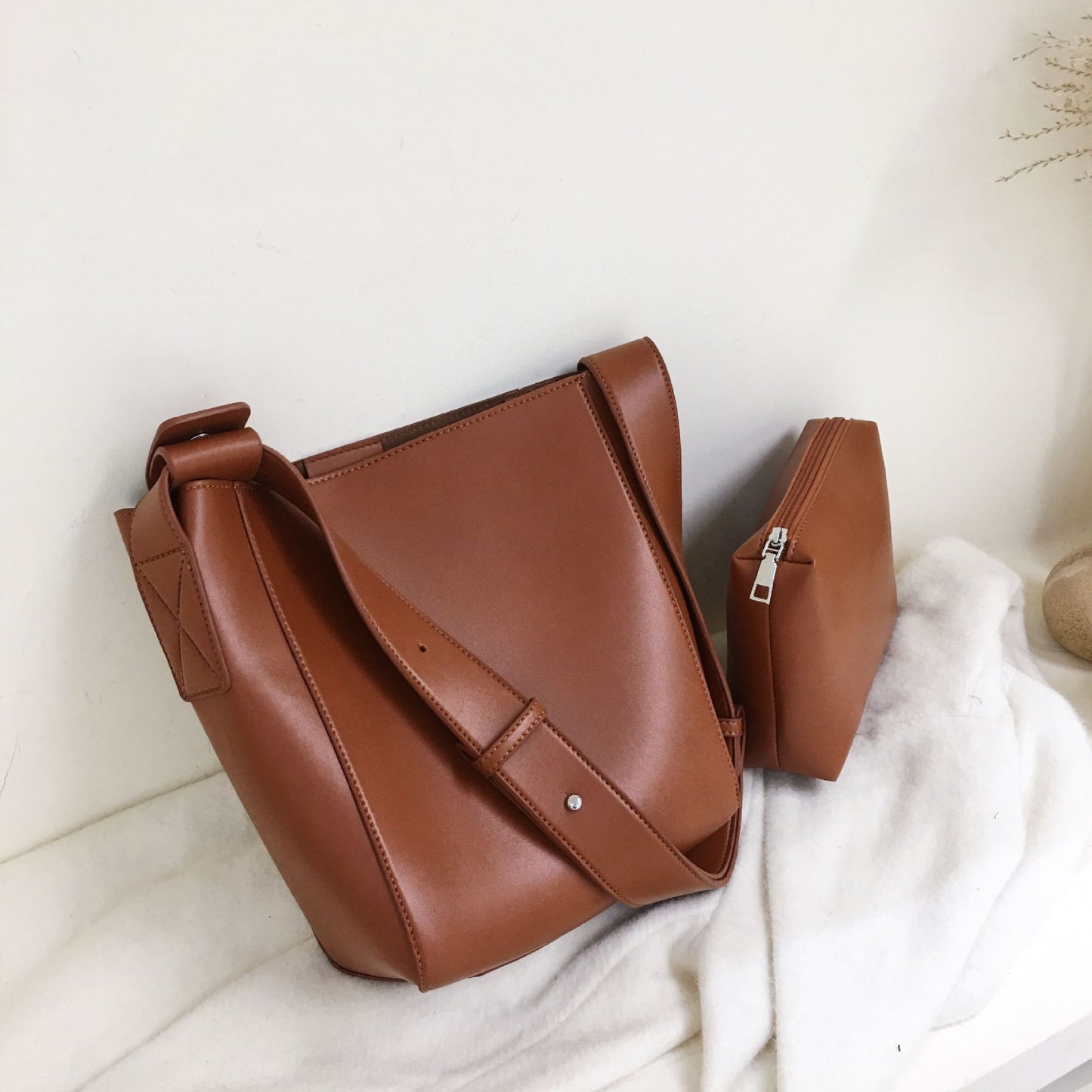Large-capacity Shoulder  Winter Wild Retro Simple Messenger Tote Bag