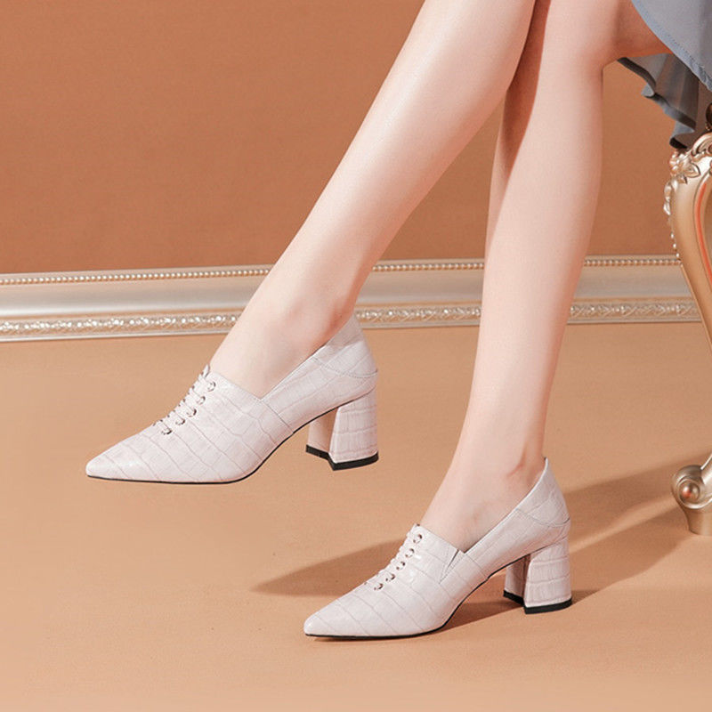 Ladies Pointed-Toe Comfortable Mid-Heel One-Legged Small Leather Shoes