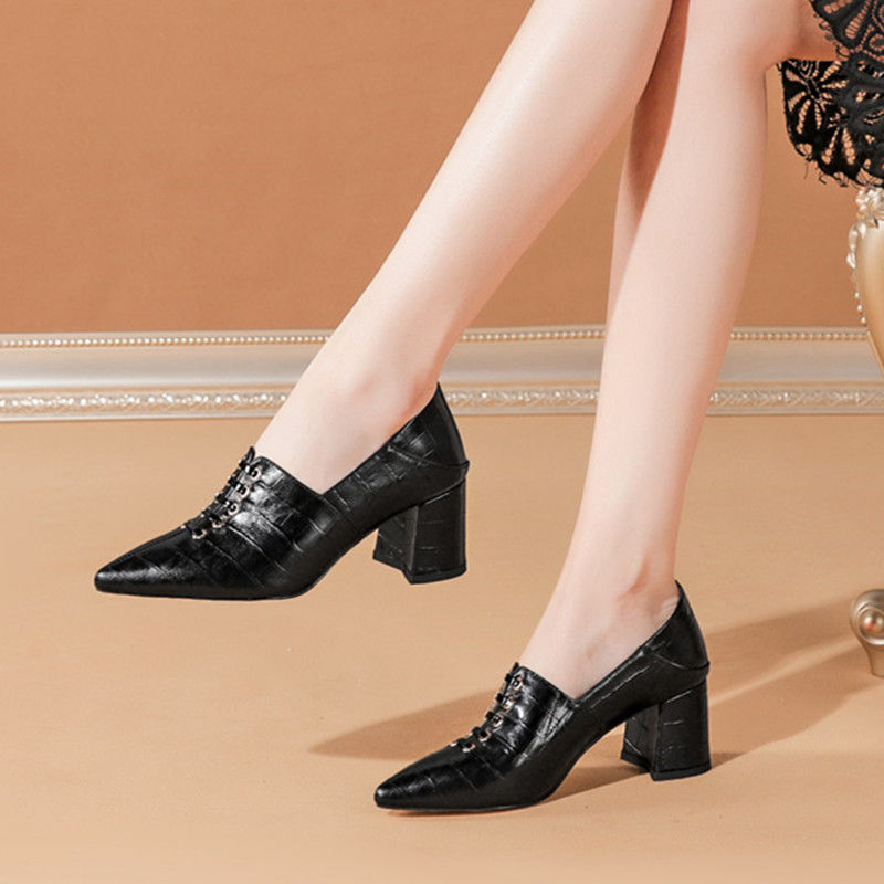 Ladies Pointed-Toe Comfortable Mid-Heel One-Legged Small Leather Shoes