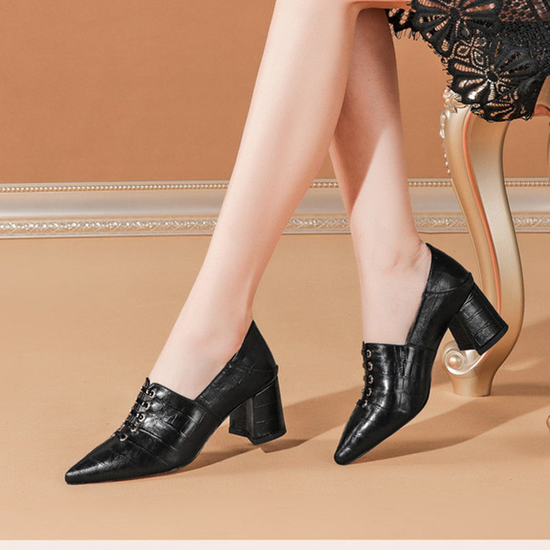 Ladies Pointed-Toe Comfortable Mid-Heel One-Legged Small Leather Shoes