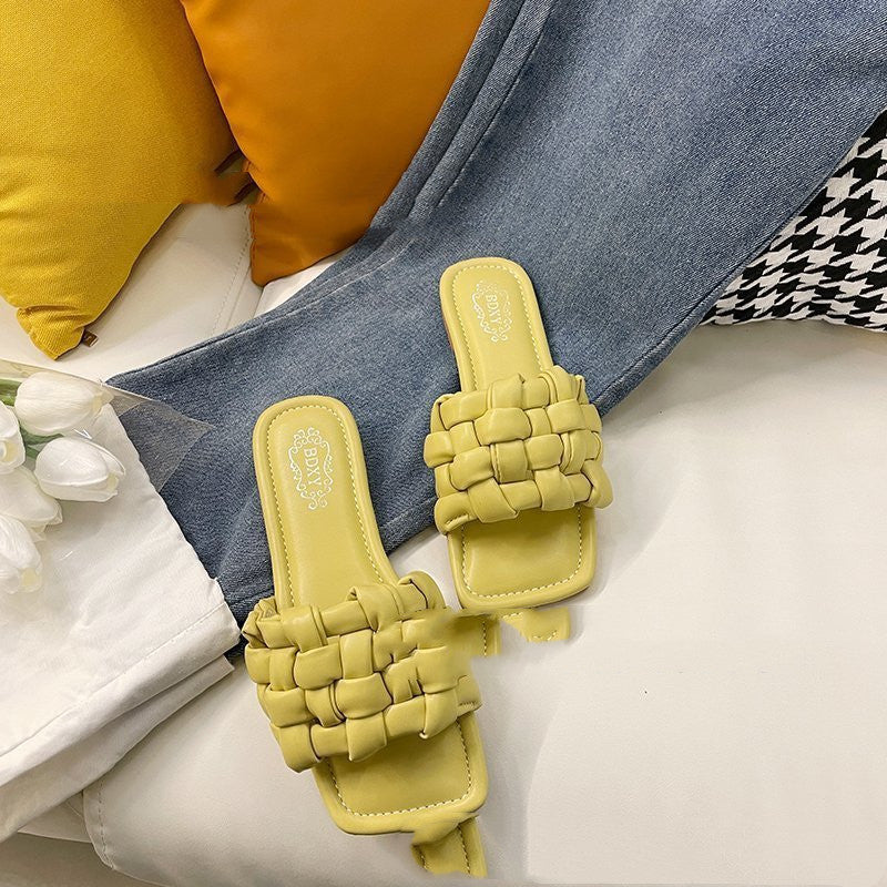 Casual And Comfortable Flat-bottomed Fashion Sandals And Slippers Stand Alone Large Size Sandals And Slippers
