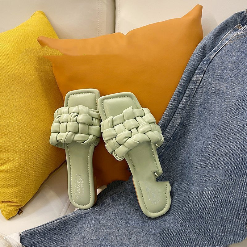 Casual And Comfortable Flat-bottomed Fashion Sandals And Slippers Stand Alone Large Size Sandals And Slippers