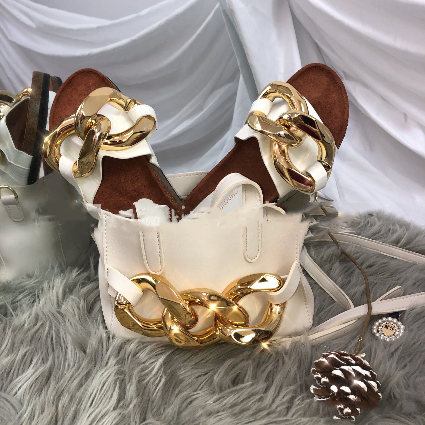 European And American Fashion Gold Chain Slippers