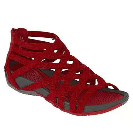 Sandaler med tynde stropper, krydsremme, lav kilehæl, udskæring, peep-toe og lynlås bagpå