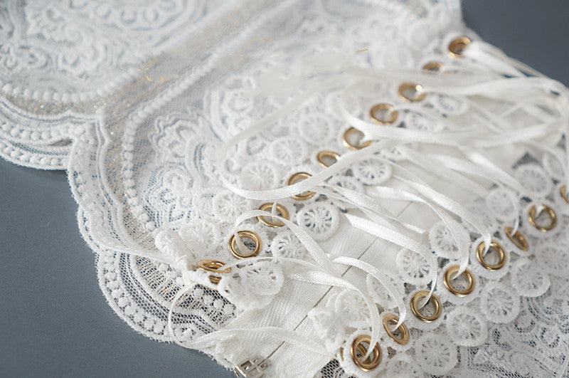 Three-Dimensional Gold Line White Lace Classical Baroque Style Girdle