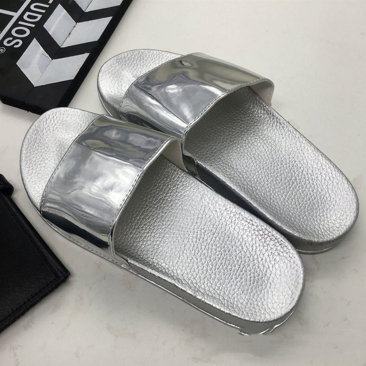 New Style Bright Casual Fashion Non Slip Slip On Flat-bottomed Comfortable Women's Shoes