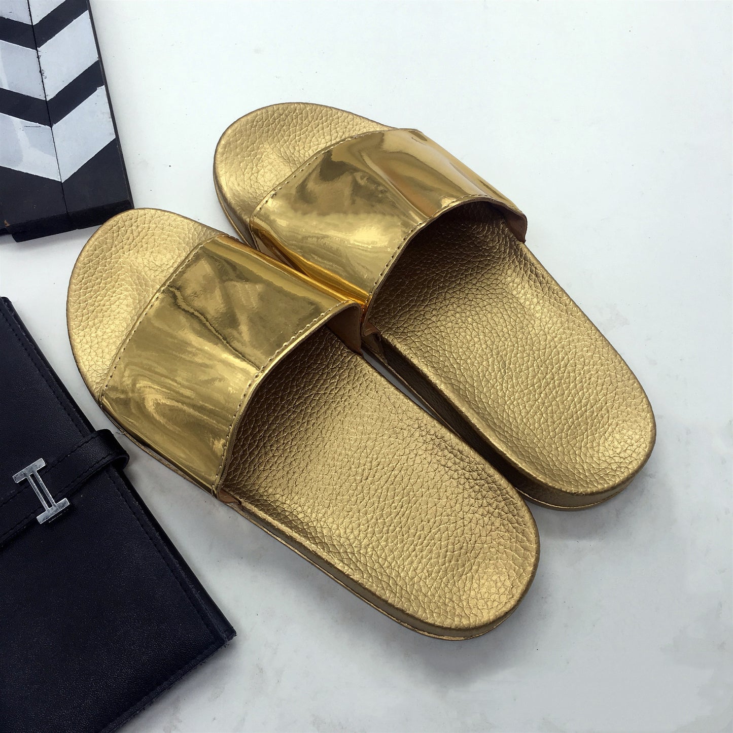 New Style Bright Casual Fashion Non Slip Slip On Flat-bottomed Comfortable Women's Shoes