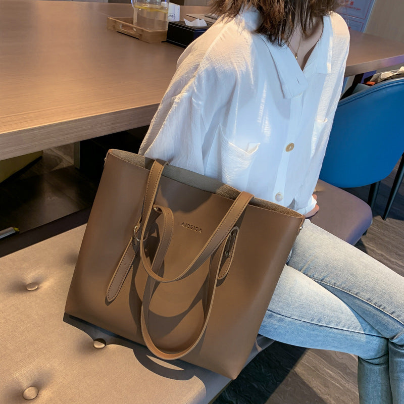 New European And American Retro Handbag