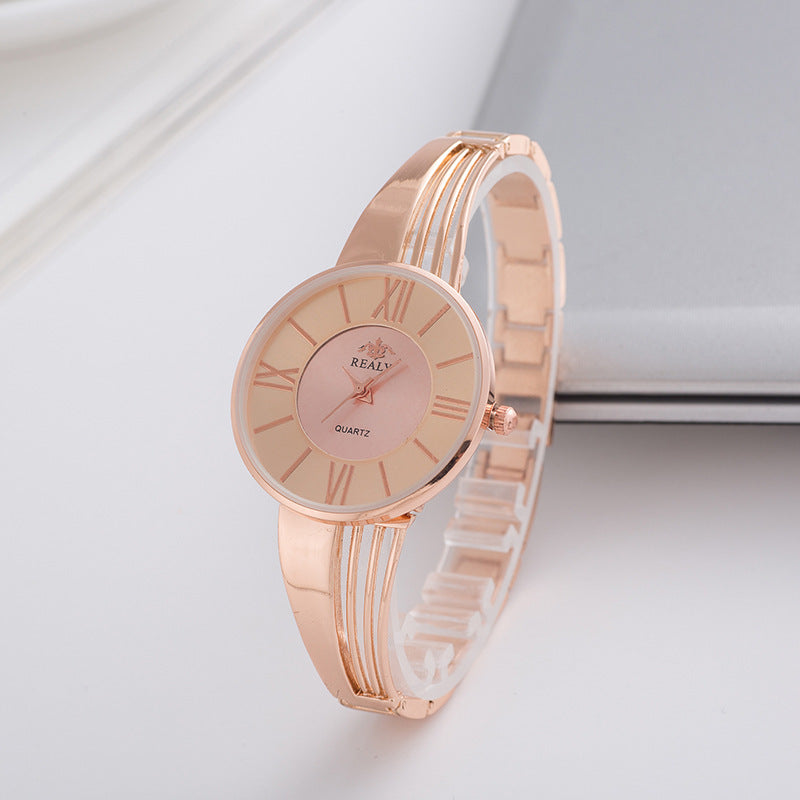 Quartzur med fashionable urrem