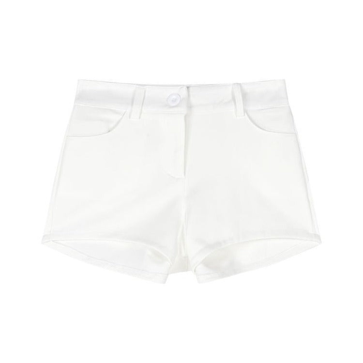 Korte, stramme, hvide fritidsshorts til kvinder