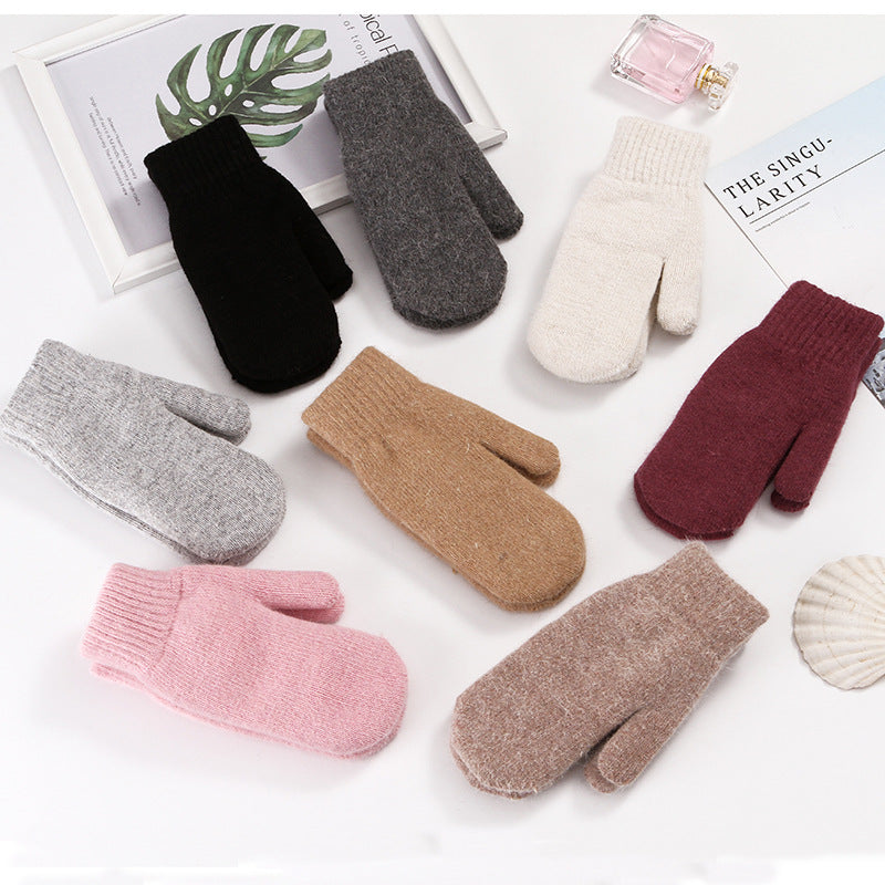 Full finger thick woolen gloves