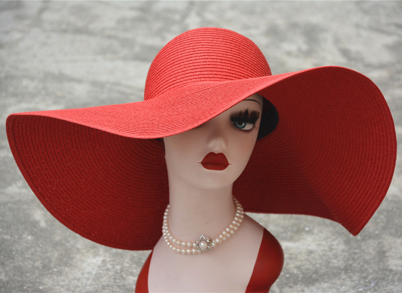 Oversized Hepburn Shade Holiday Straw Hat 18cm