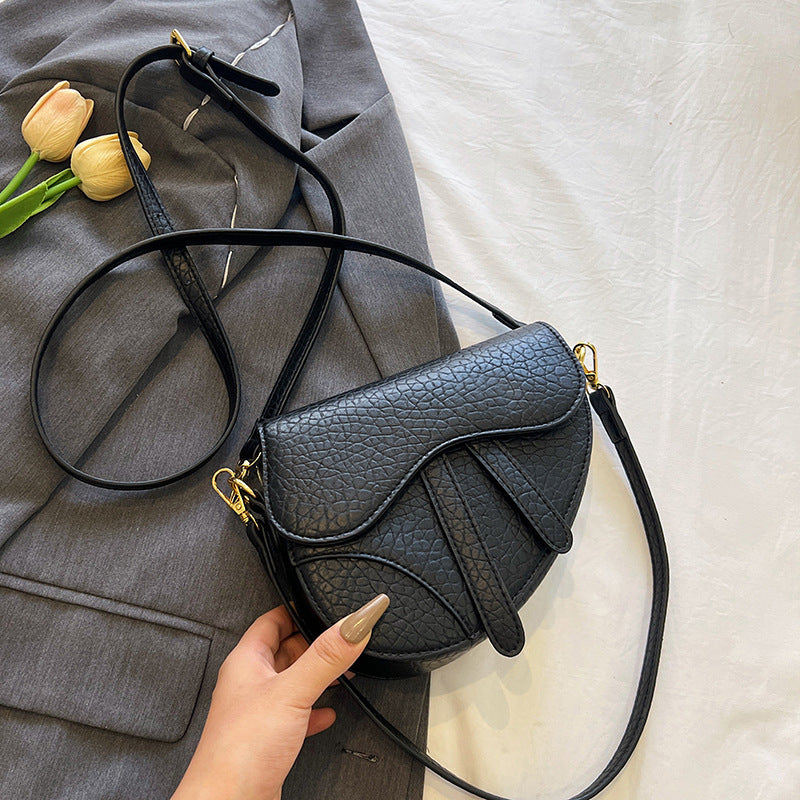 Enkel skuldertaske til kvinder i saddelstil (crossbody)