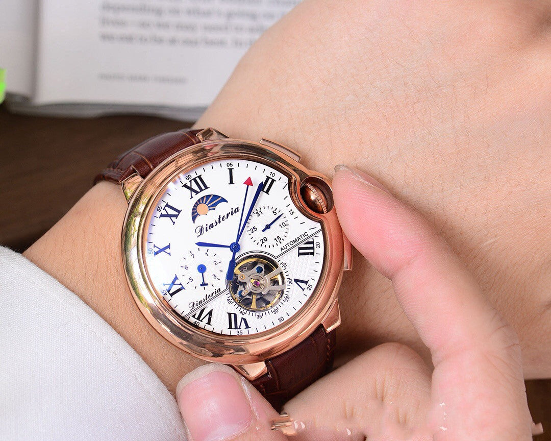 Mechanical watch of hollow flywheel movement