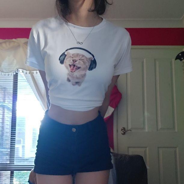 Kortærmet tætsiddende T-shirt i bomuld med katteprint