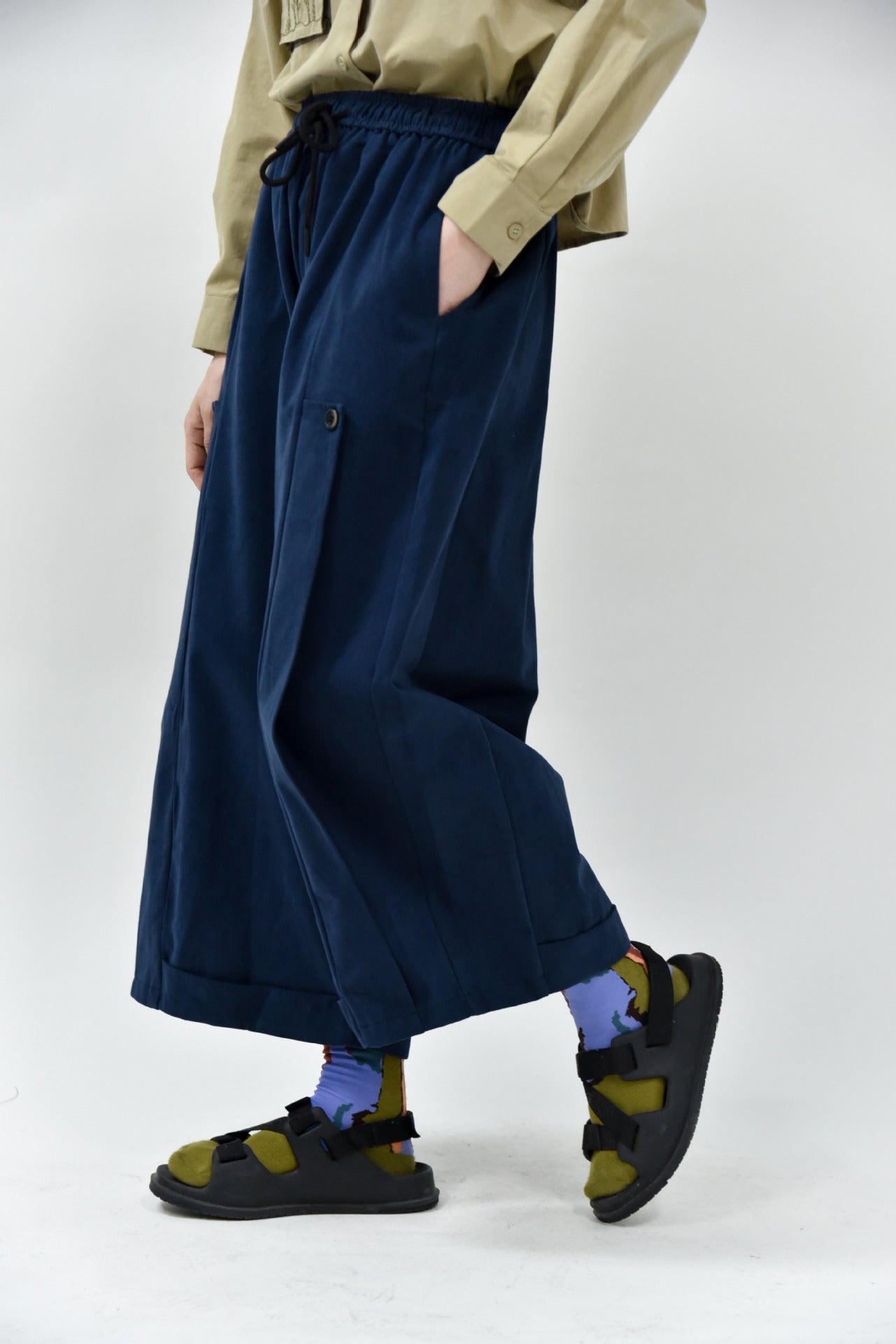 Women's Half-rolled Leg Simple Side Stripe Design Loose Wide-leg Pants