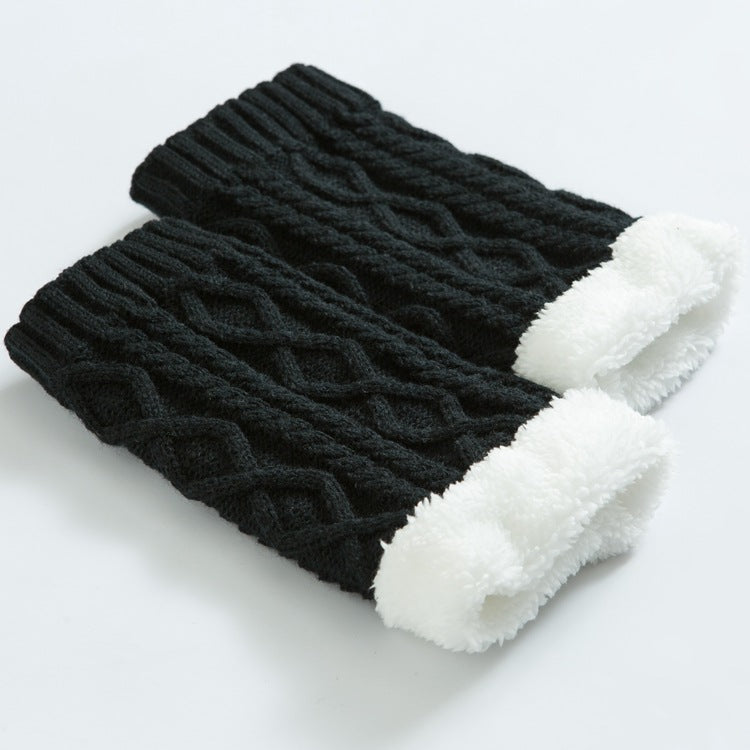 Knitted thick knee pads