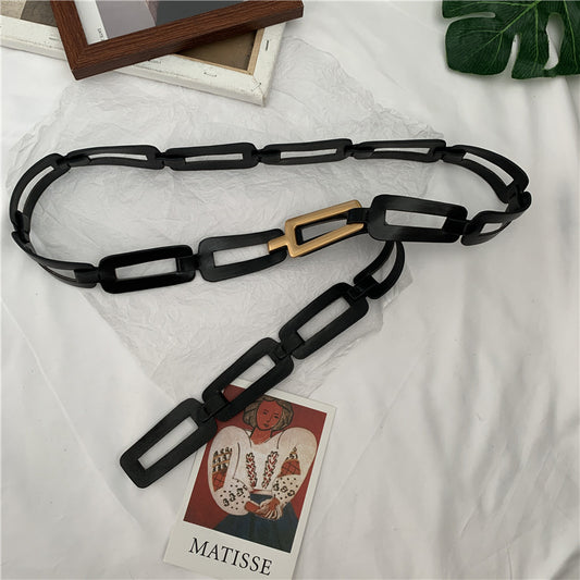 Wide waistband with hook chain