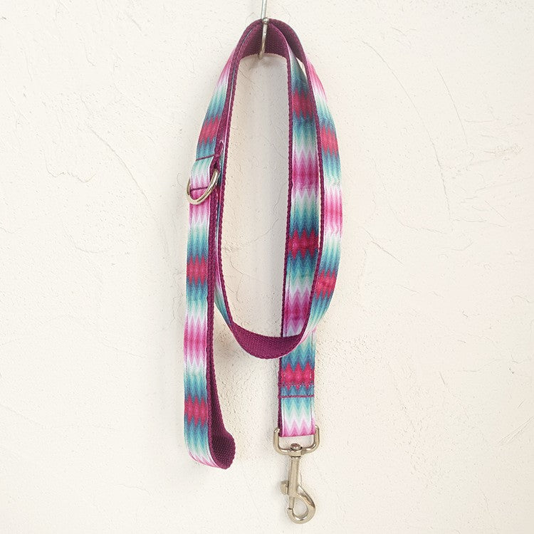 Colored pattern webbing traction belt