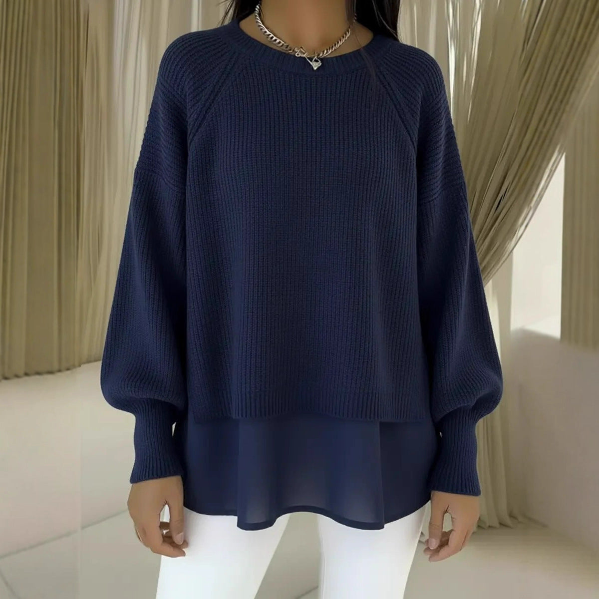 Ensfarvet afslappet crewneck-sweater med chiffonkant og pufærmer