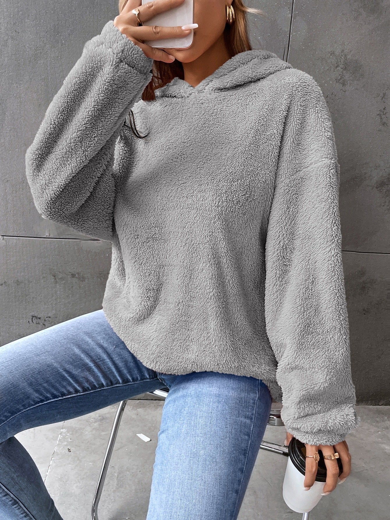 Enkel og moderne hættetrøje til kvinder i dobbeltlags fløjl, løstsiddende, langærmet sweatshirt