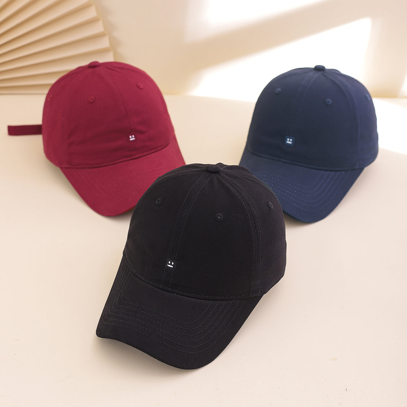 Solid-color Embroidered Smiling Face Baseball Cap For Daily Commuting, Sun Protection While Traveling, And Photography Purposes.