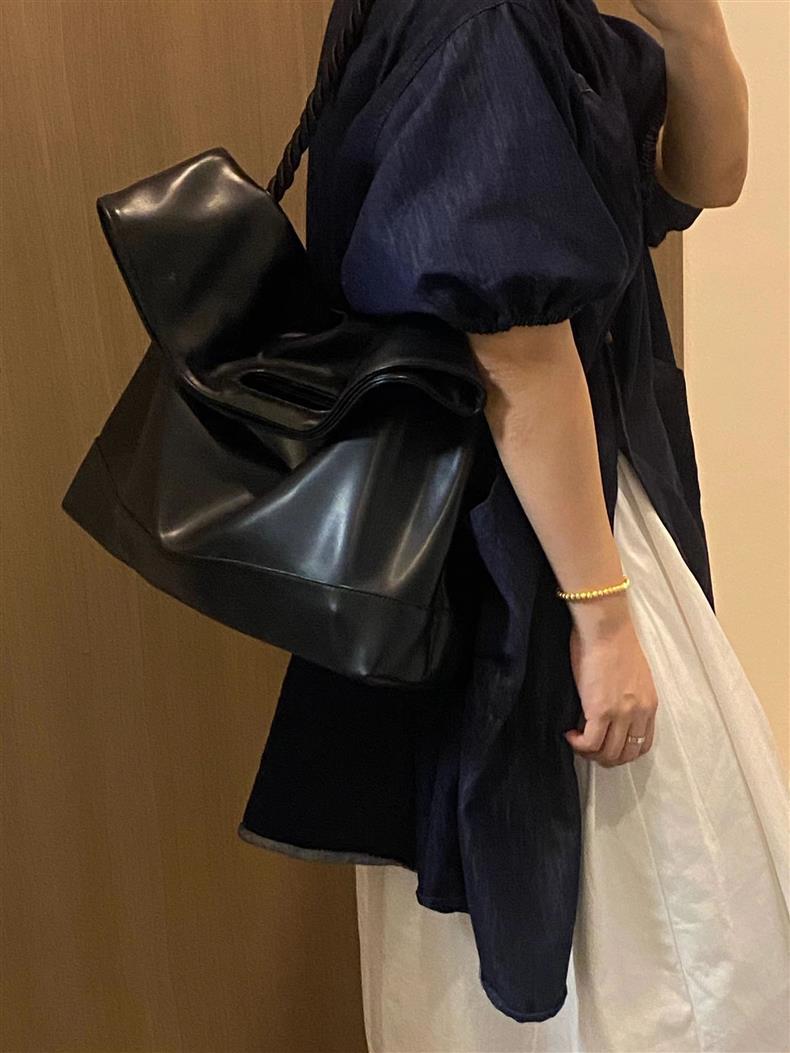 Autumn And Winter Minimalist Style Large Tote Bag Personality Glossy Niche