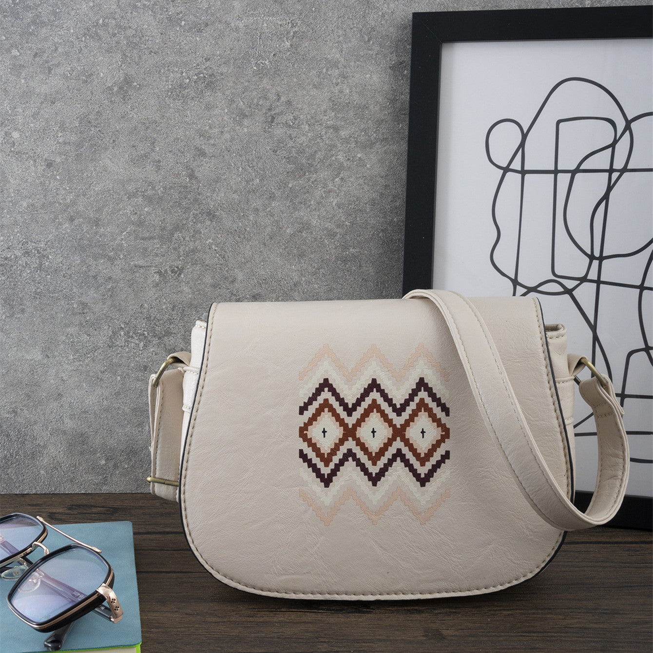 European And American Retro Saddle Messenger Bag