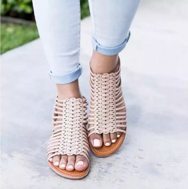 Openwork Roman sandals with flat sole
