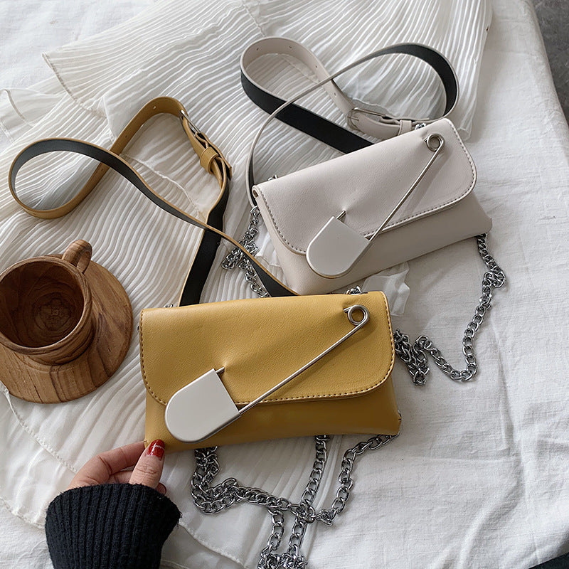 Niche chain belt bag