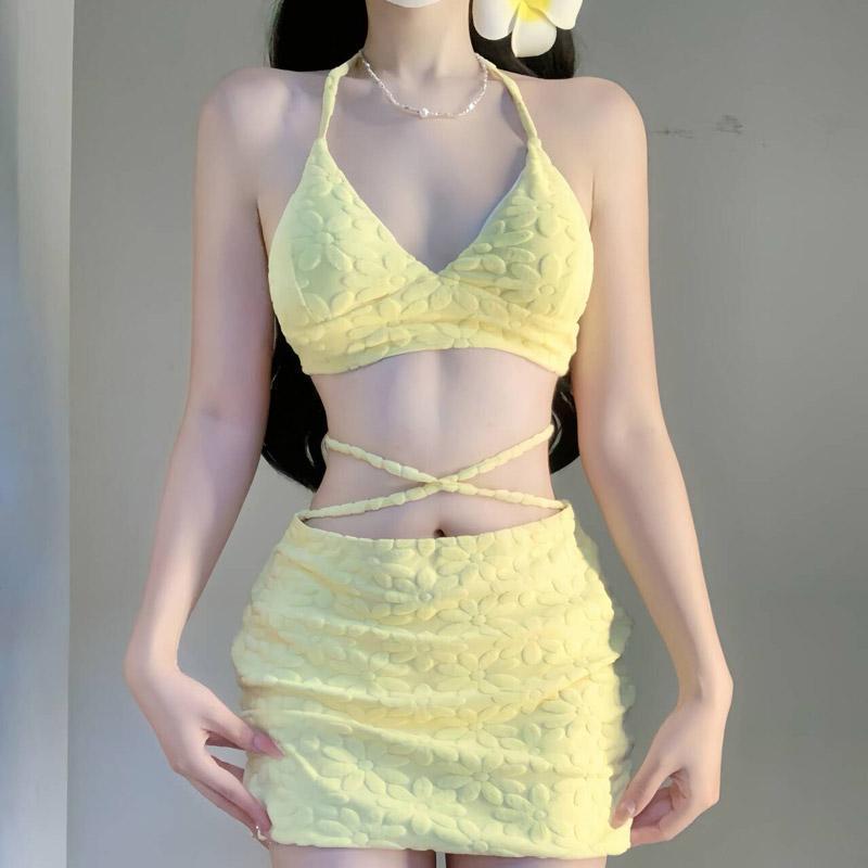 A Sexy Eye-catching Two-piece Set That Also Delivers A Firming Shaping Effect