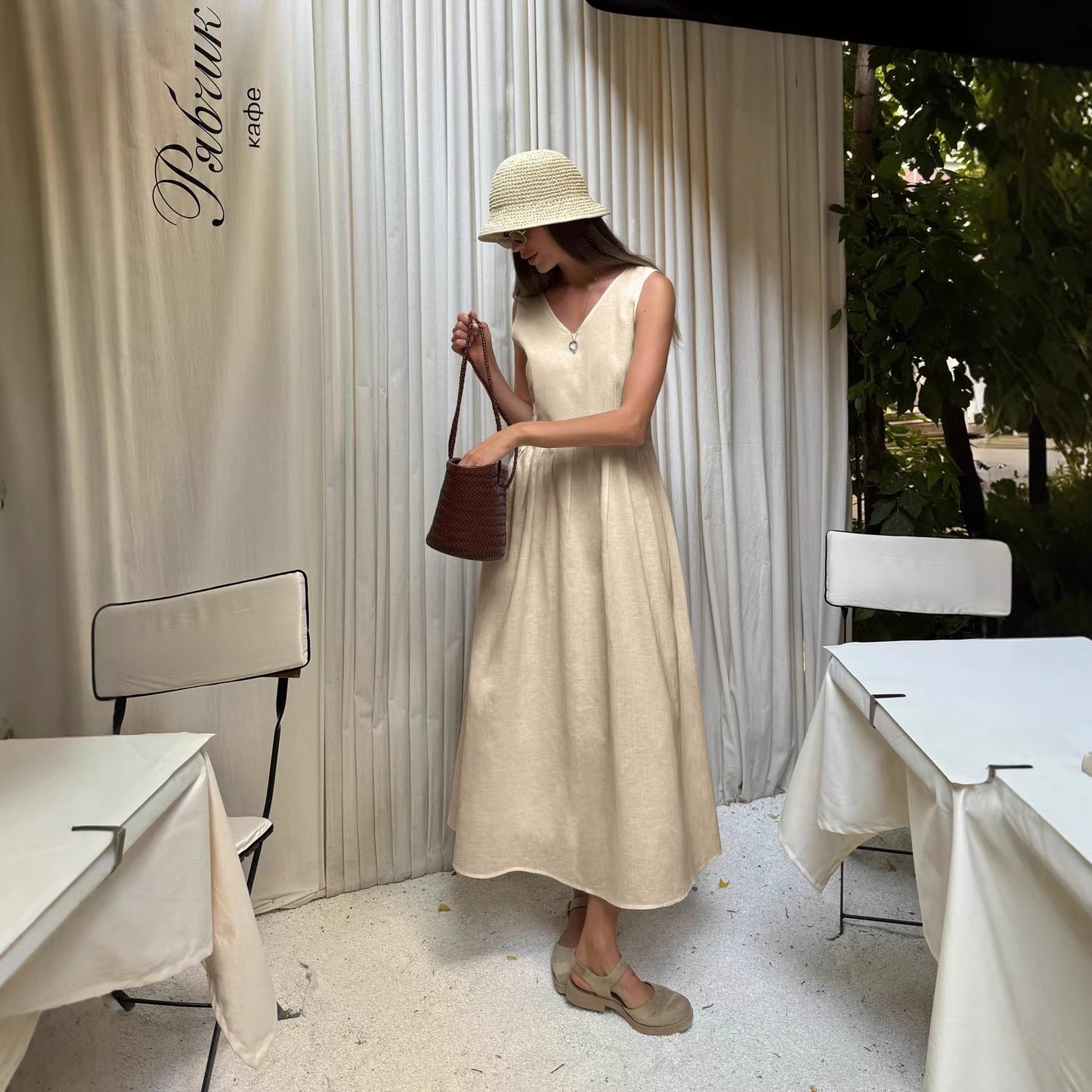 V-neck Waist-cinching Figure-flattering Dress