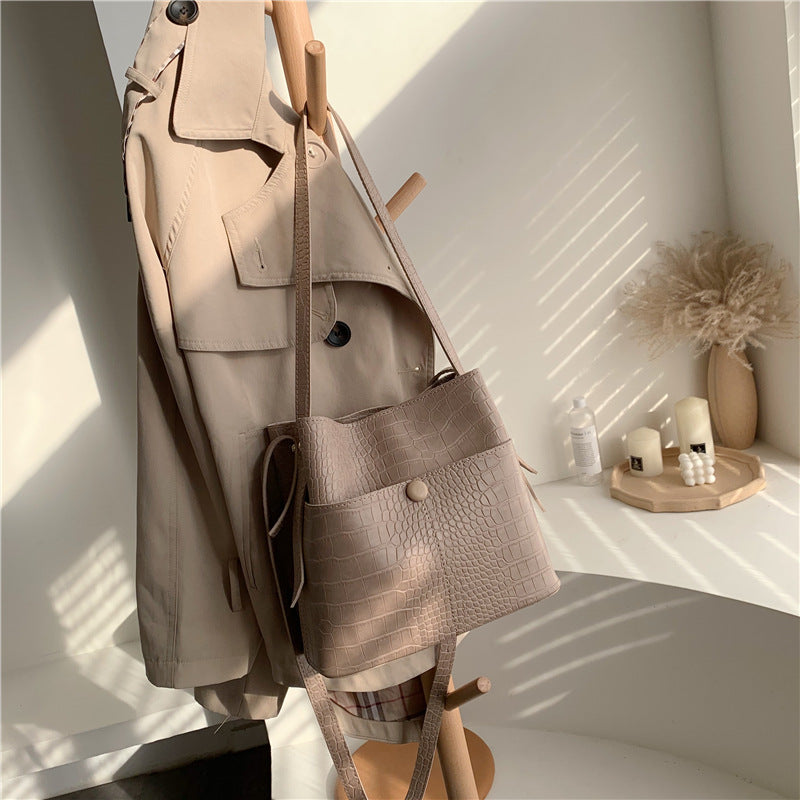 Vintage portable bucket bag