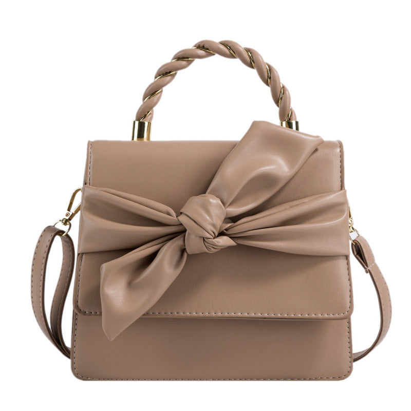 Fransk Skuldertaske / Crossbody Taske med Sommerfugleklips