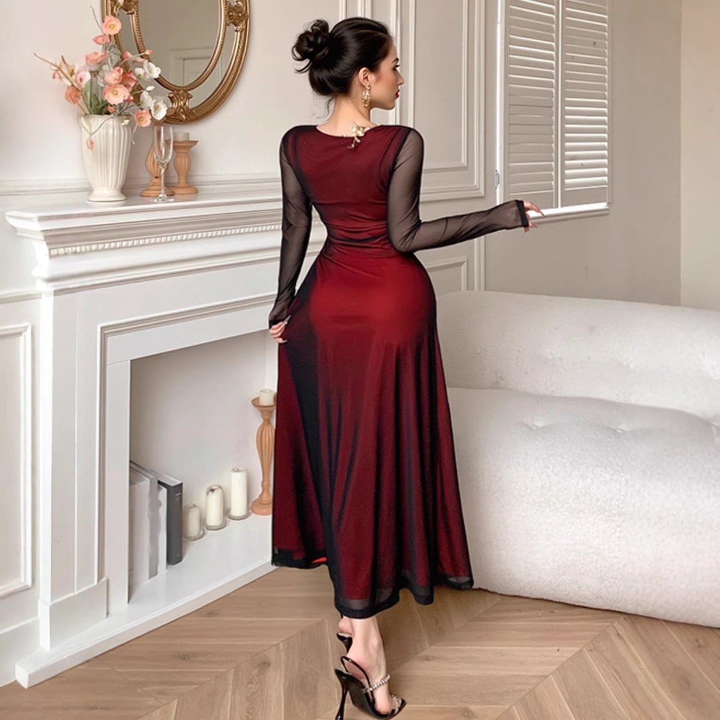 Ren og forførende meshærmet kjole med firkantet halsudskæring, elegant, sexet og slim-fit, der smigrer figuren