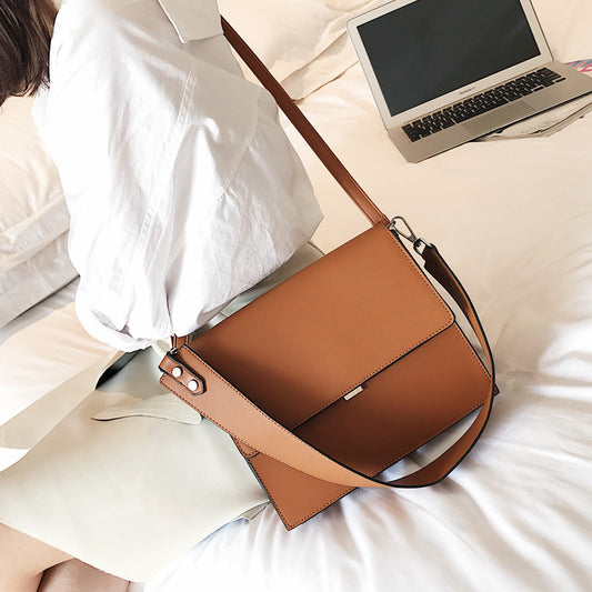 New wave shoulder bag