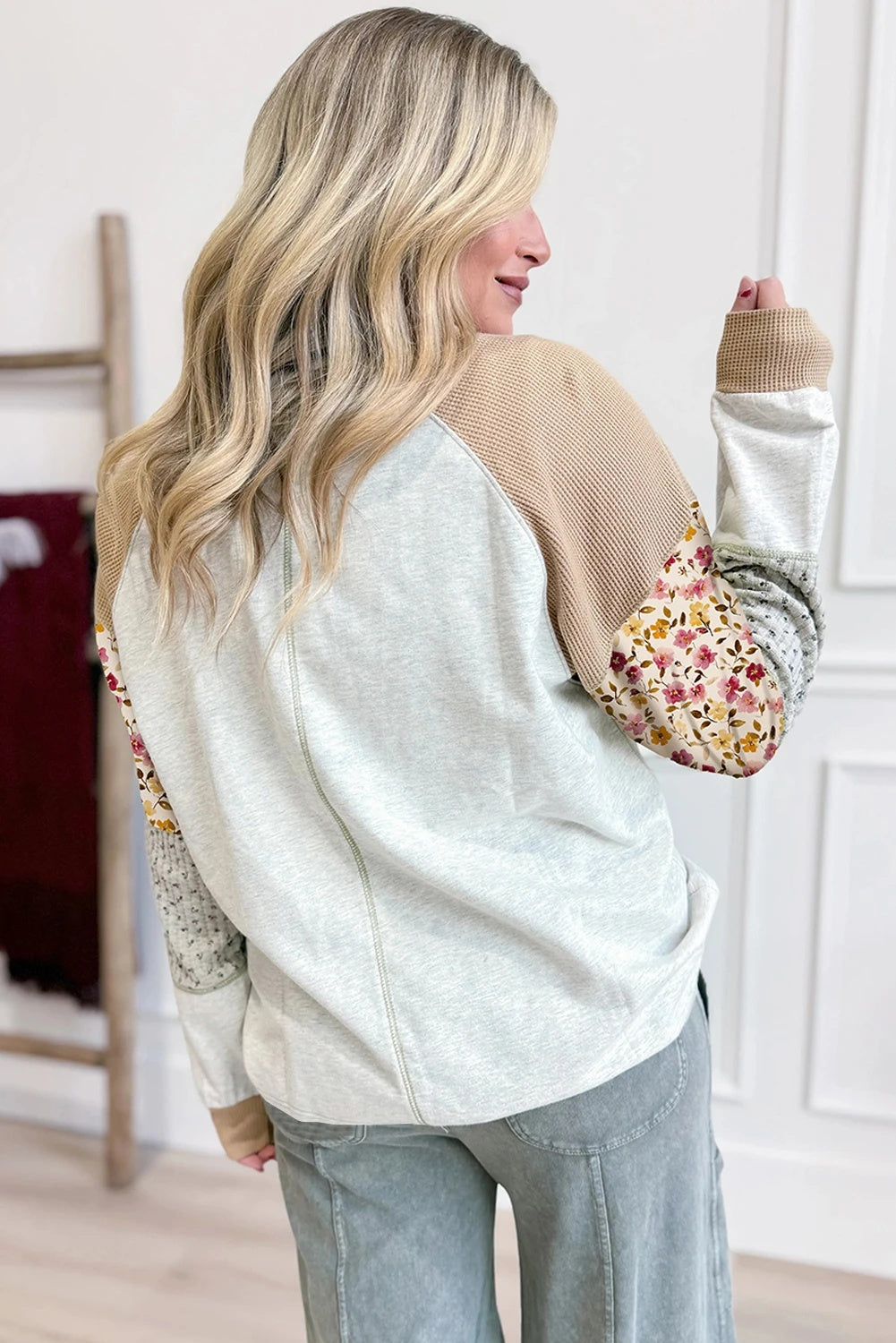 Light Gray Mixed-Color Printed Raglan-Sleeve Patchwork Open-Stitch Pullover
