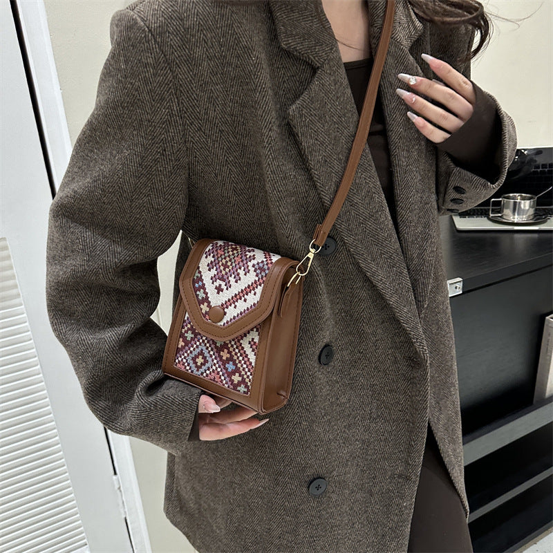 Fashionable Contrast-Colored One-Shoulder Coin Purse