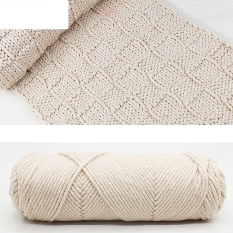 Hand-knitted scarf line